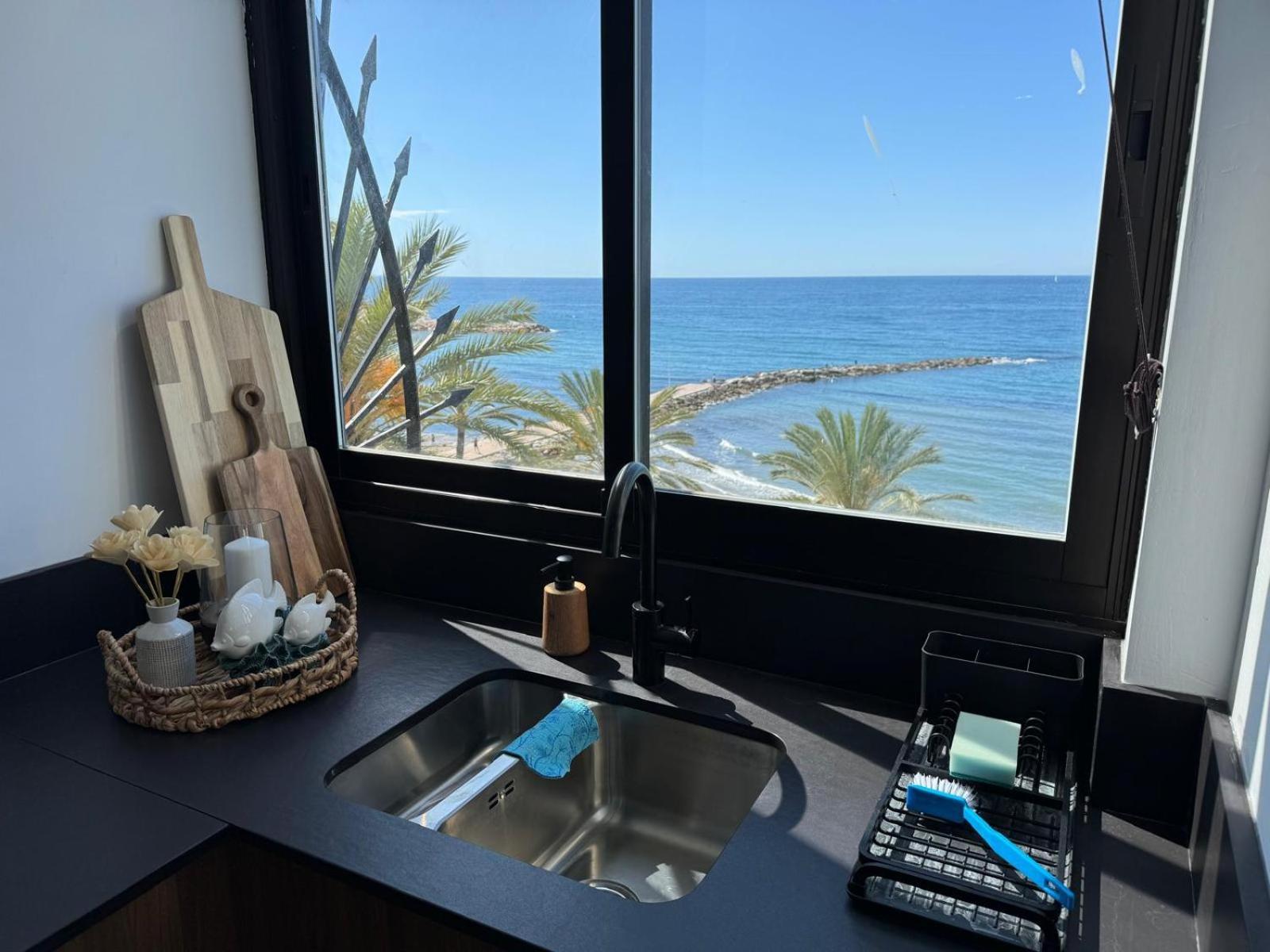 Marbella Beachfront Apartment Экстерьер фото