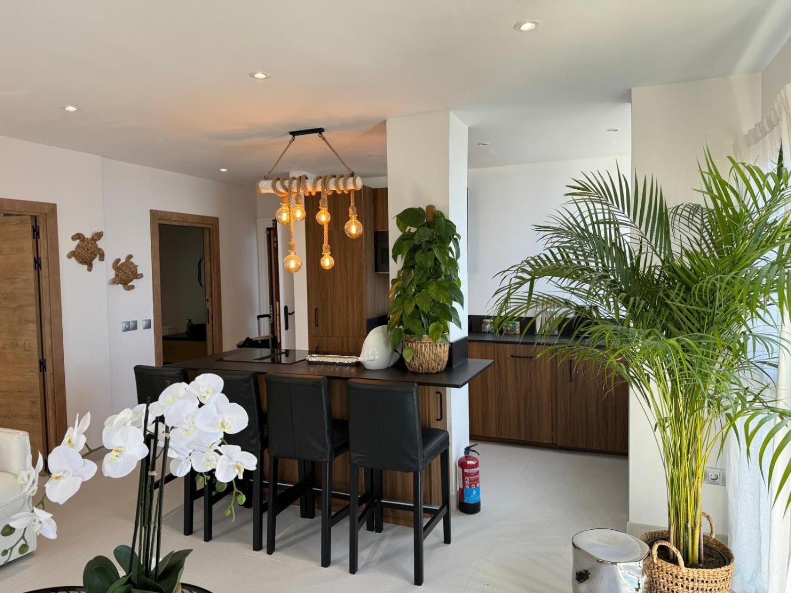 Marbella Beachfront Apartment Экстерьер фото